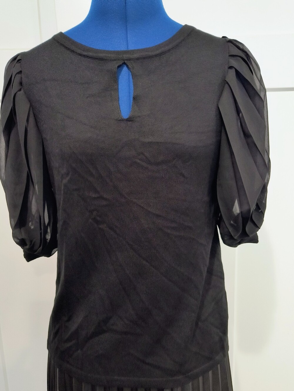 Women's Black Puff-Sleeve Short Sleeve Top